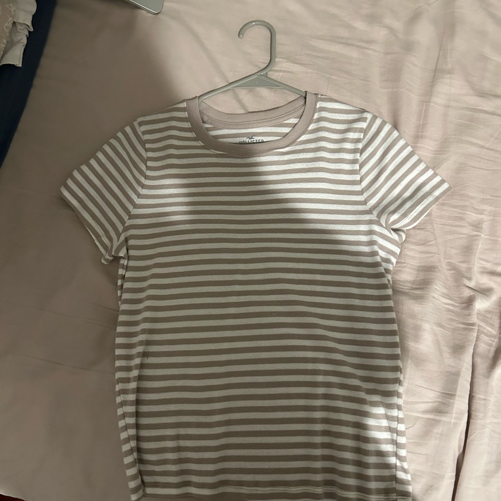 Beige Hollister shirt!